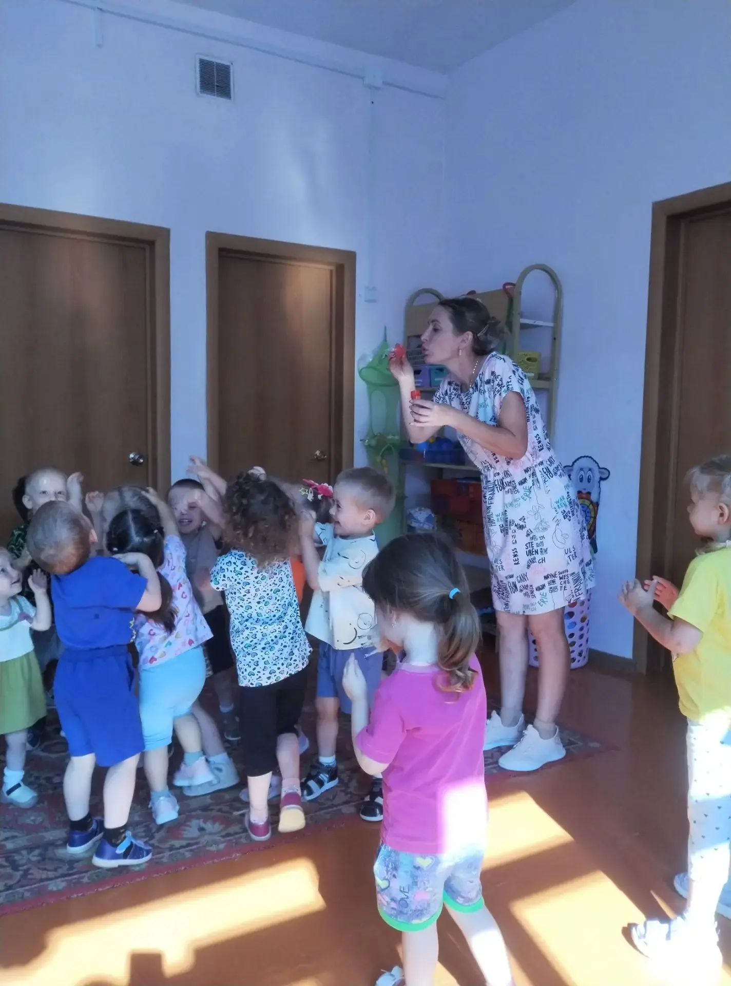 📅День "Опыты  с солнечными лучами "
👶Ранняя группа
🌞🐇Развлечение солнечный зайчик. 
🪞🐇"Зайчик 