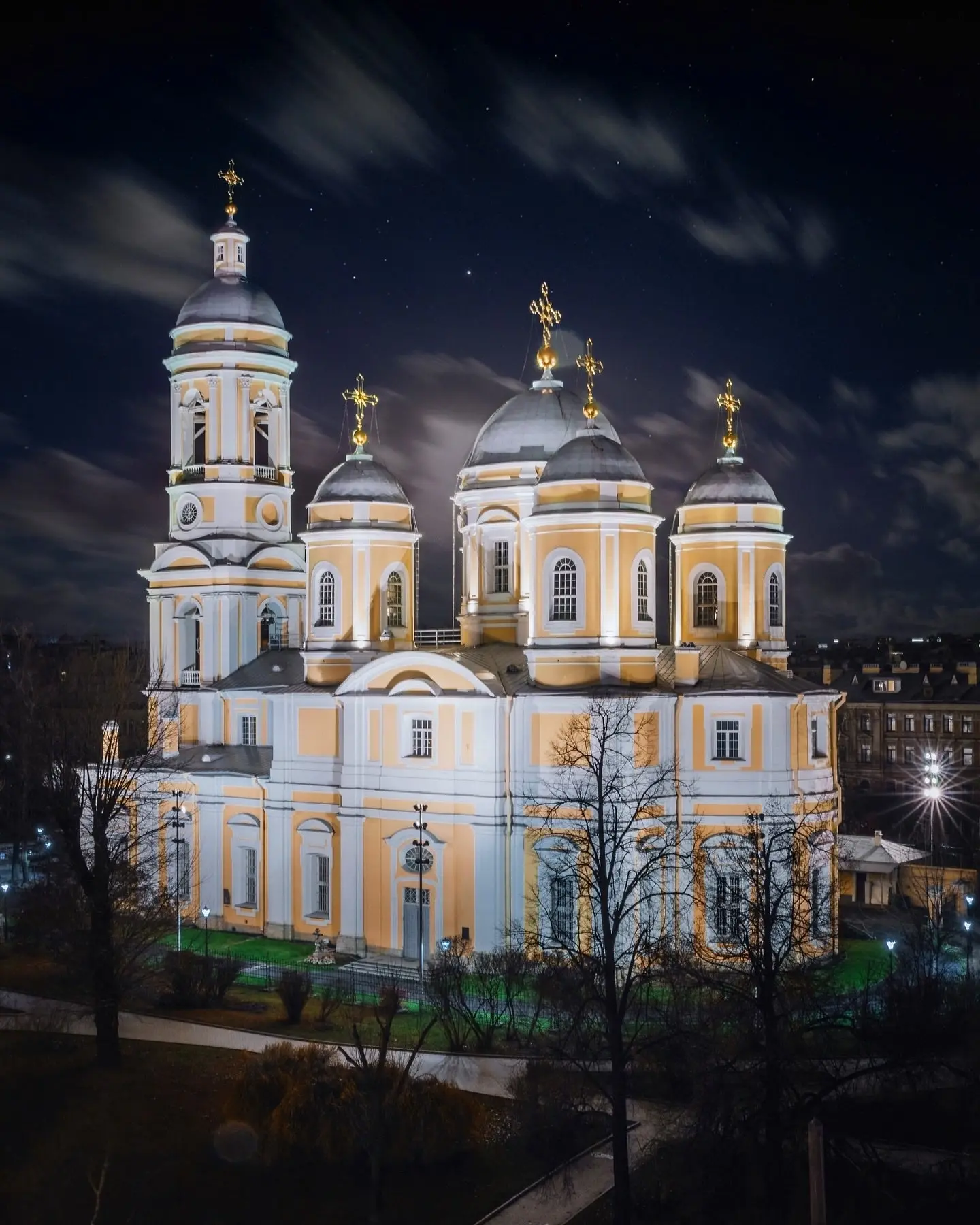 Князь-Владимирский Собор.  📸: andrei_mikhailov  🗺️ 59.951723,30.295507  #СанктПетербург  Уютная Росс