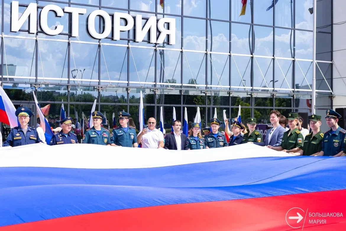 🇷🇺 Родиной горжусь!

В День России молодёжь Верхневолжья присоединилась к Всероссийской акции #Род