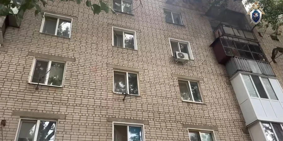 Ребенок остается в тяжелом состоянии после падения из окна в Энгельсе
