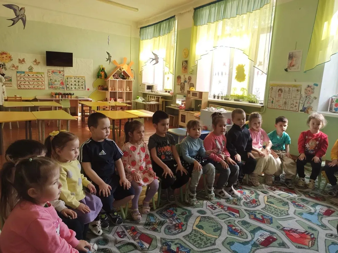 Сегодня провели с детьми 2младшей группы беседу: "Осторожно электричество".