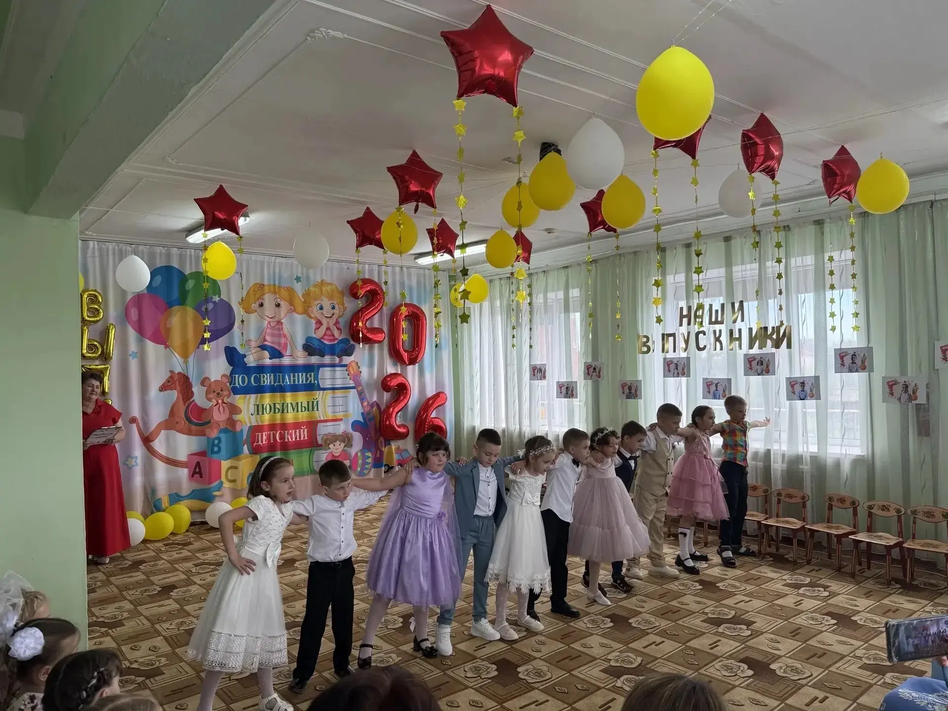 Сегодня Детский сад № 42 провожал в школу детей группы "Кораблик"! Самый последний, сам...