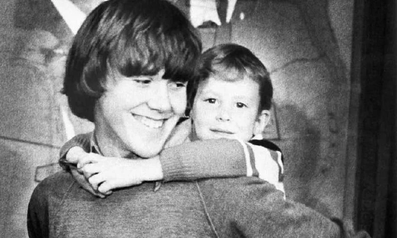 Герой и монстр 

В 1972 году 7-летний мальчик по имени Стивен Стейнер исчез по пути из школы домой