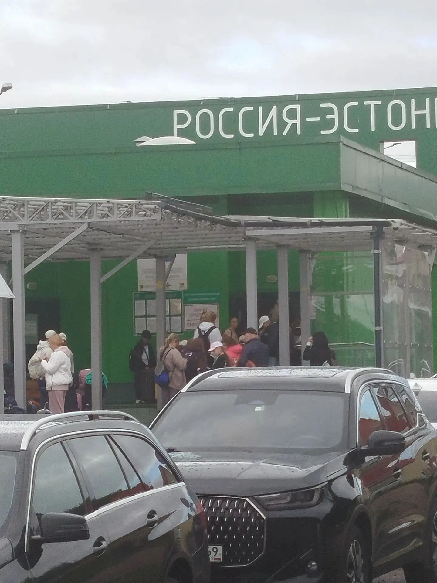 Камера - очередь из Нарвы (Эстония) в Россию https://balticlivecam.com/ru/cameras/eston...