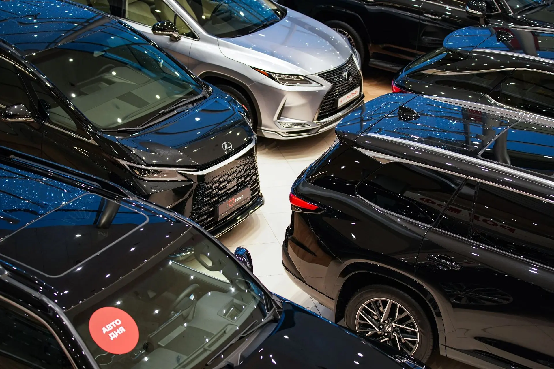 Петербуржец заплатил 5 млн за Lexus, но не получил ни машину, ни деньги за неё