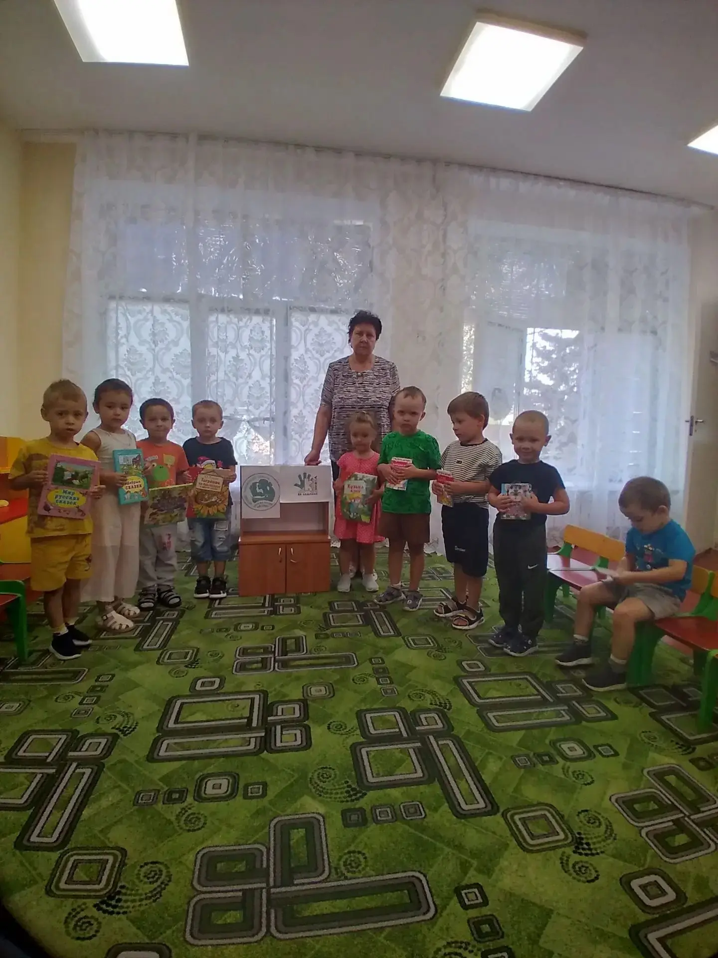 Ребята средней группы "Солнышко" вместе с воспитателем Лобунцовой Е. В. приняли участие...