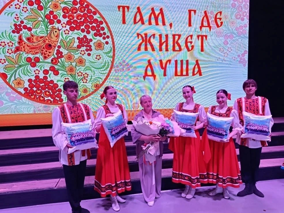 Ансамбль русской песни "Бубенцы" принял участие в юбилейном концерте "Там, где живет душа", ансамбля