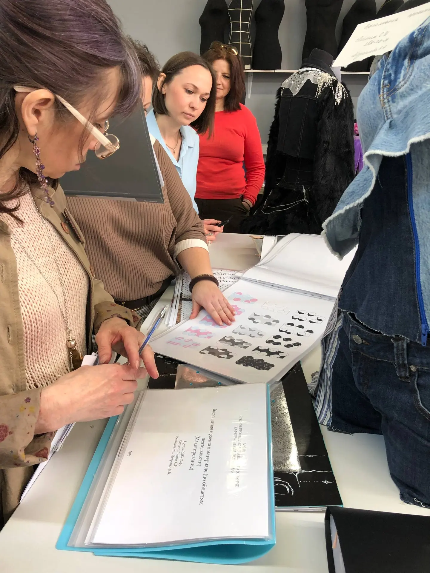 Просмотр у второго курса колледжа кафедры «Дизайн костюма»

По итогам второго курса студенты выстави