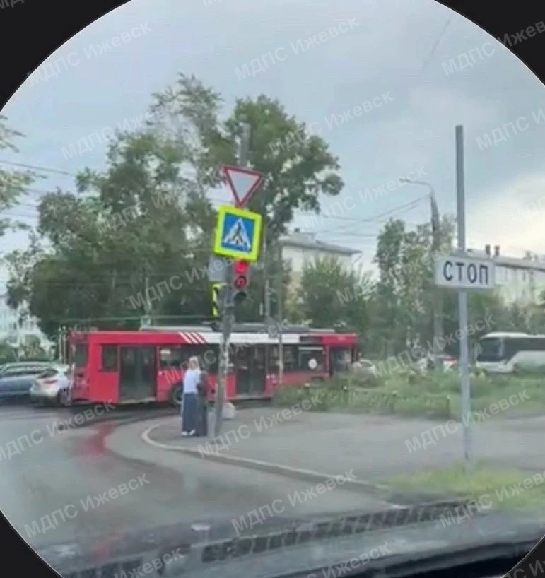 ДТП с участием троллейбуса на Дзержинского

✅МДПС Ижевск в ВК👉 vk.com/mdps18
✅Патрули и камеры 👉 v