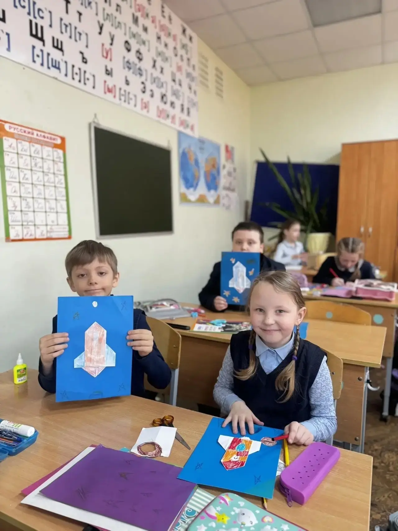 🚀 К звёздам своими руками! 🚀  Наши юные «космонавты» из начальной школы уже готовы покорять галактик