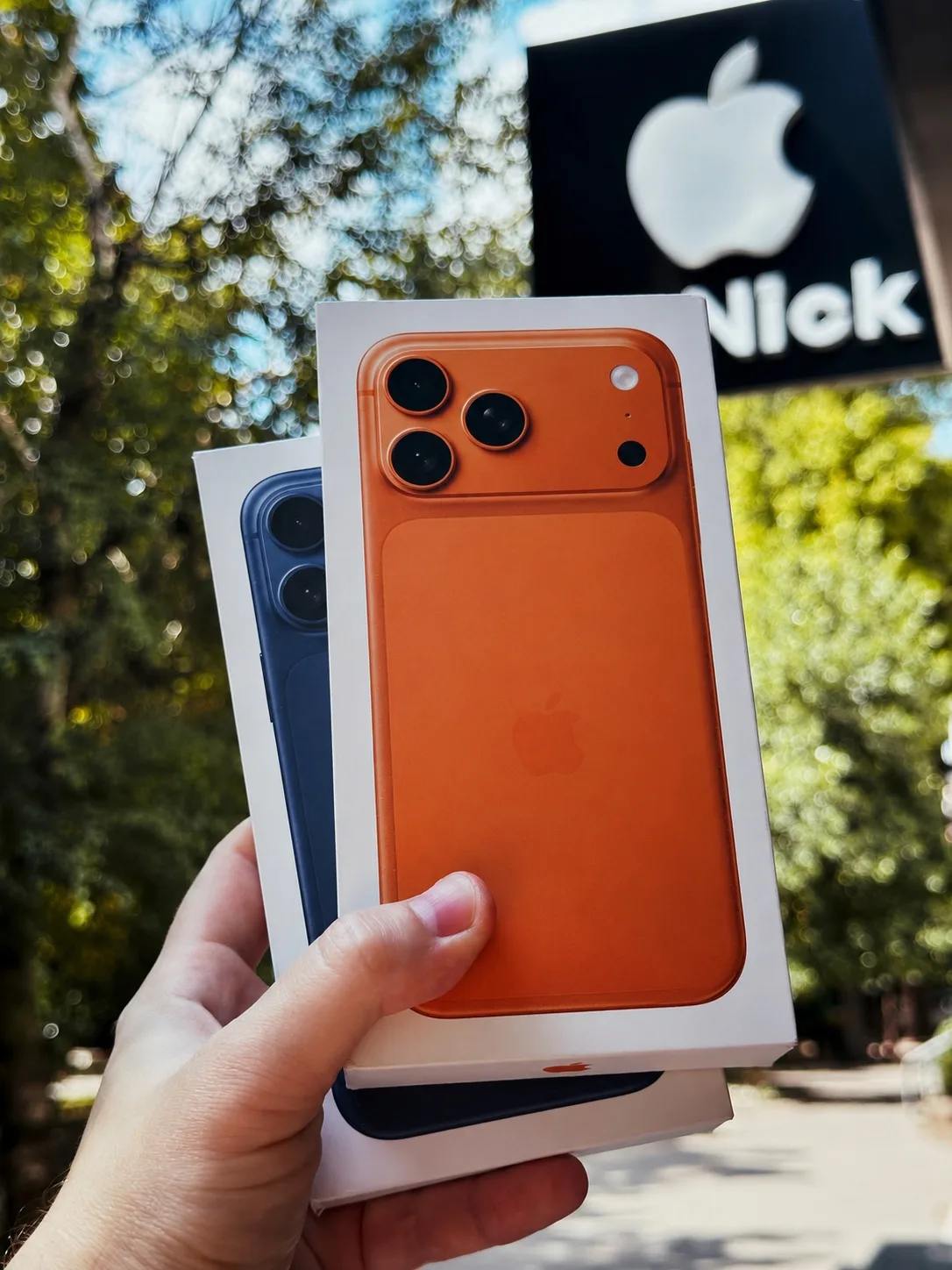 ПРЕДЛОЖЕНИЕ ДНЯ

У нас есть два красивых iPhone в некрасивых коробках!

Мы сделали на них красивую ц