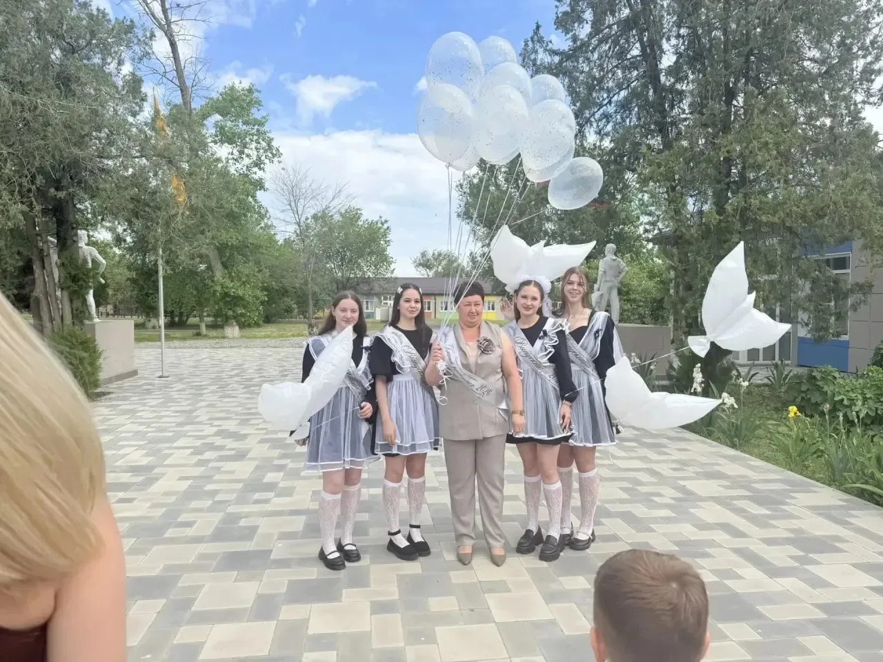 🔔 В школе прошёл Последний звонок!

Сегодня в нашей школе состоялась торжественная линейка, посвящё