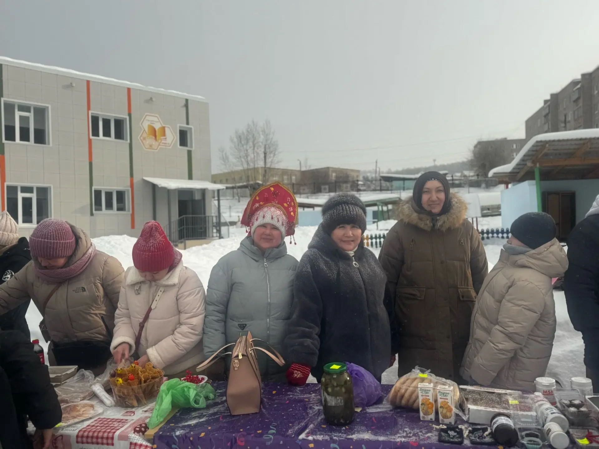 В нашей школе прогремел настоящий семейный праздник - шумный, веселый и по-домашнему те...