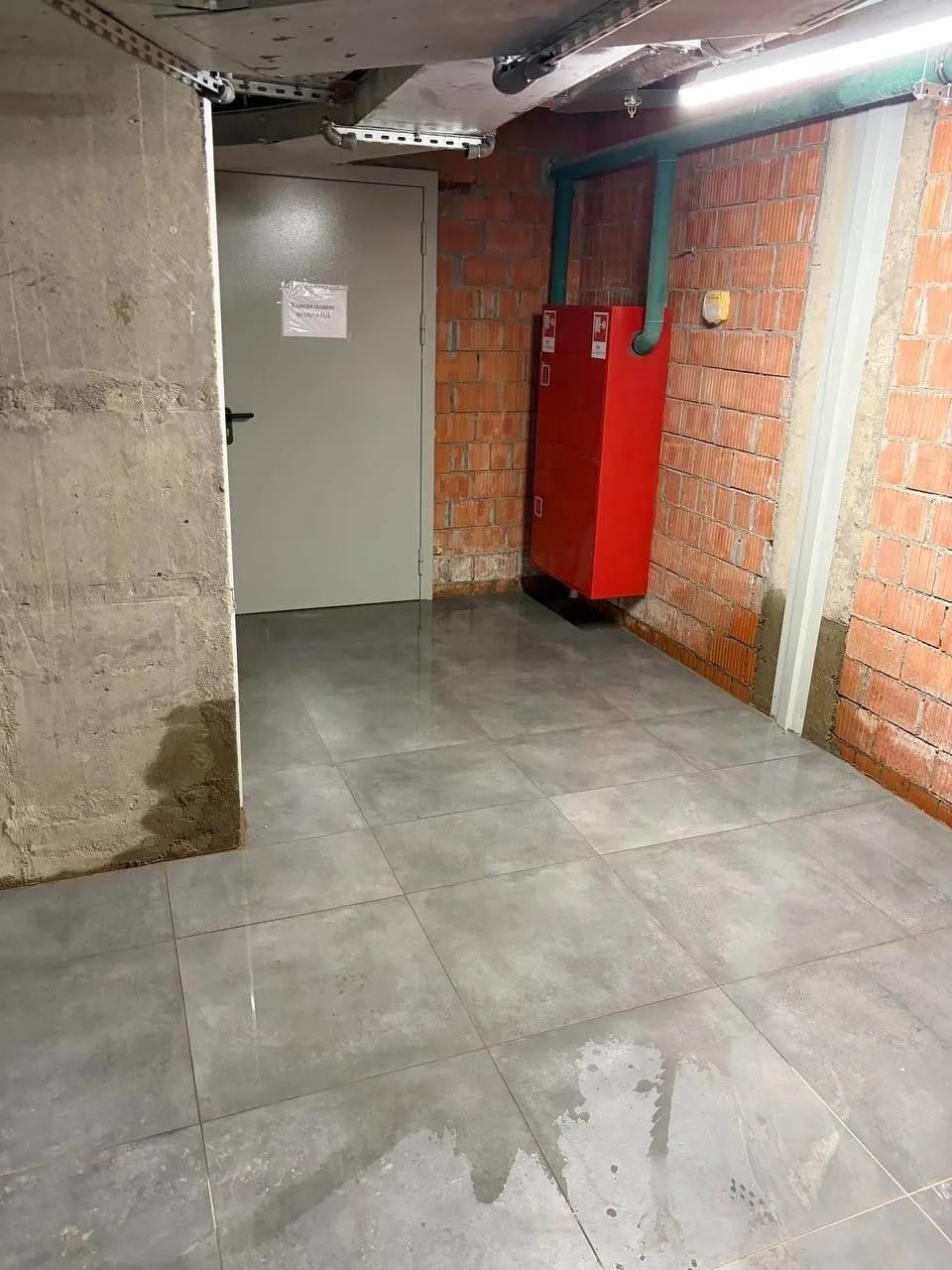 В петербургском бизнес-классе новый сервис: воду отключают, чтобы не затопило паркинг.