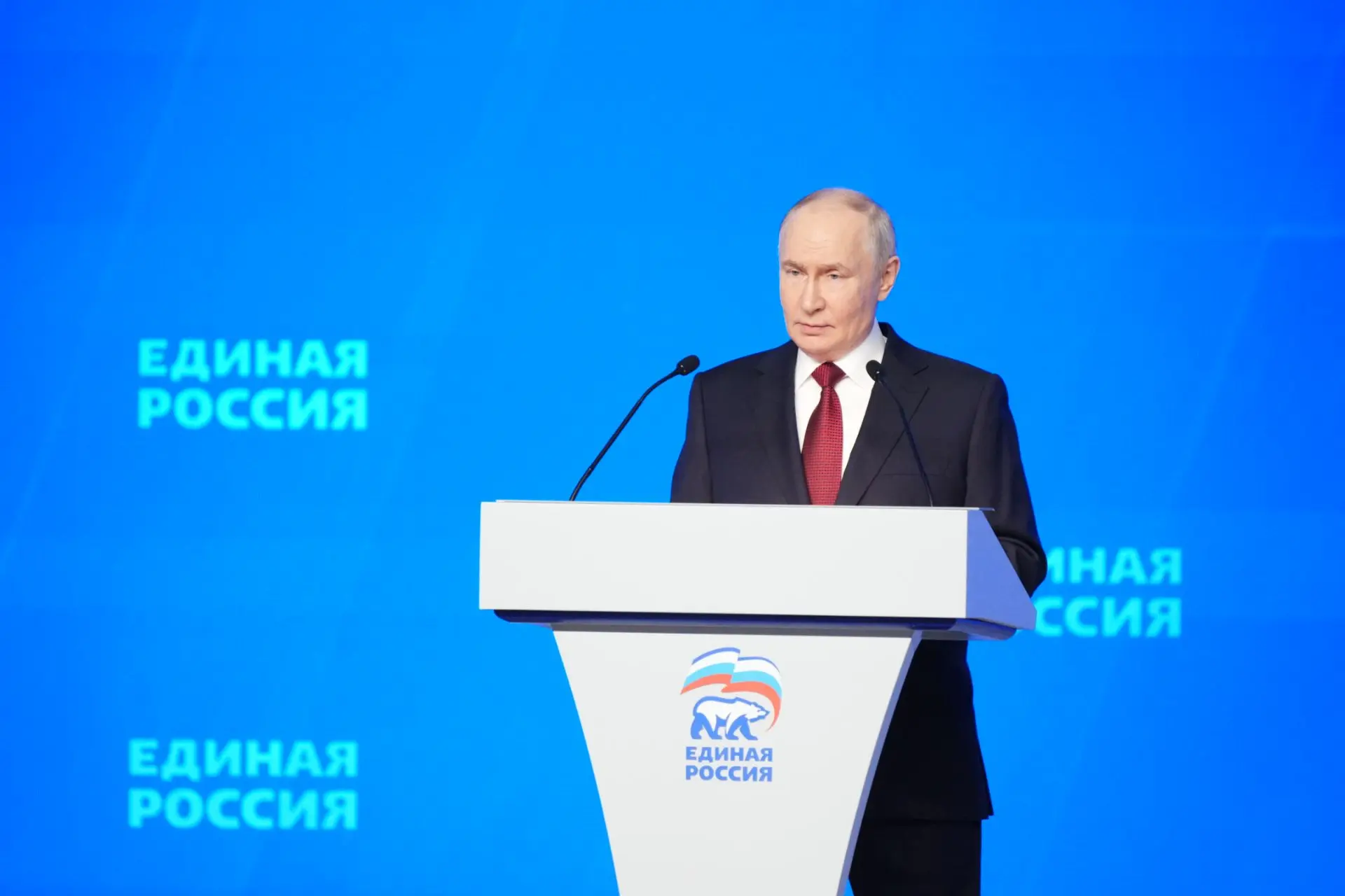 Накануне с коллегами работали на XXIII съезде партии «Единая Россия» во Дворце спорта «...