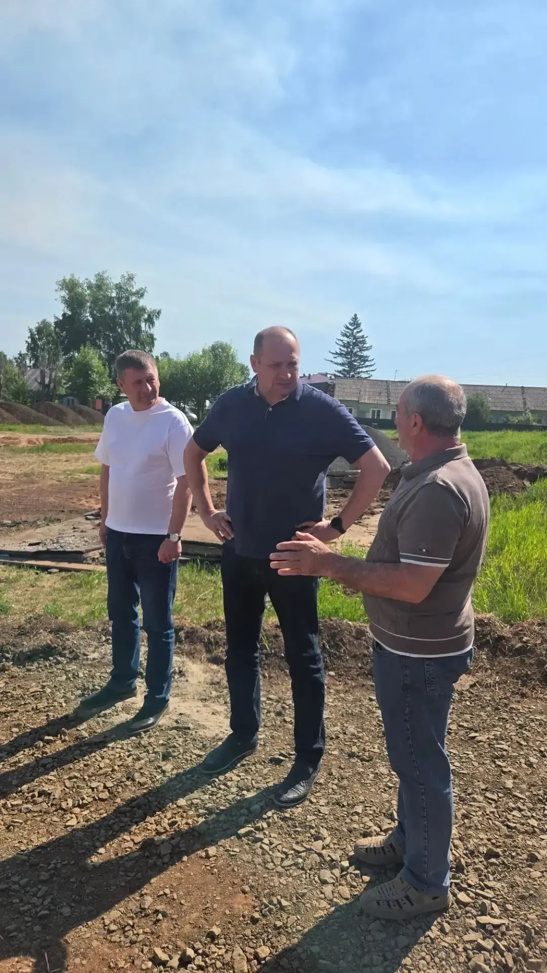Утро субботы начинаю на строительной площадке в Осиновке, в сквере возле 43-й школы. Вс...