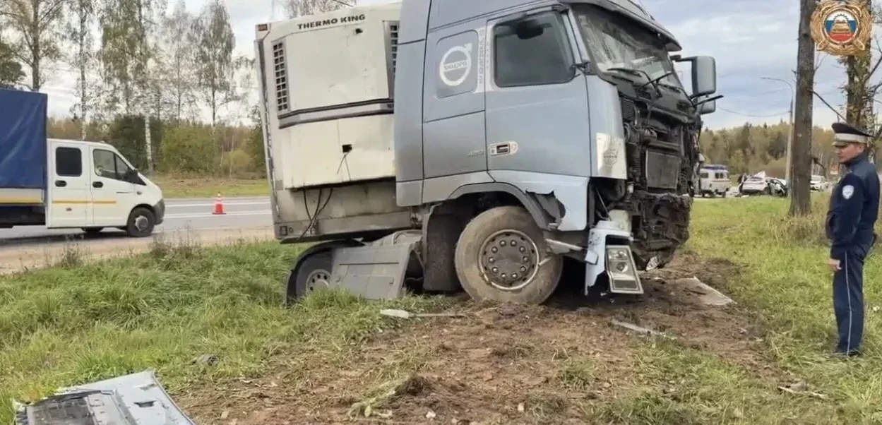 🚨 Два человека погибли в ДТП с фурой на трассе М-8