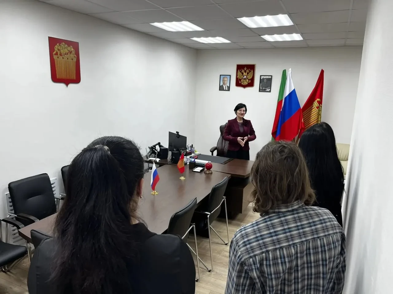 Каменско-Днепровское местное отделение партии "Единая Россия" поздравляет всех причастных к Дню рабо