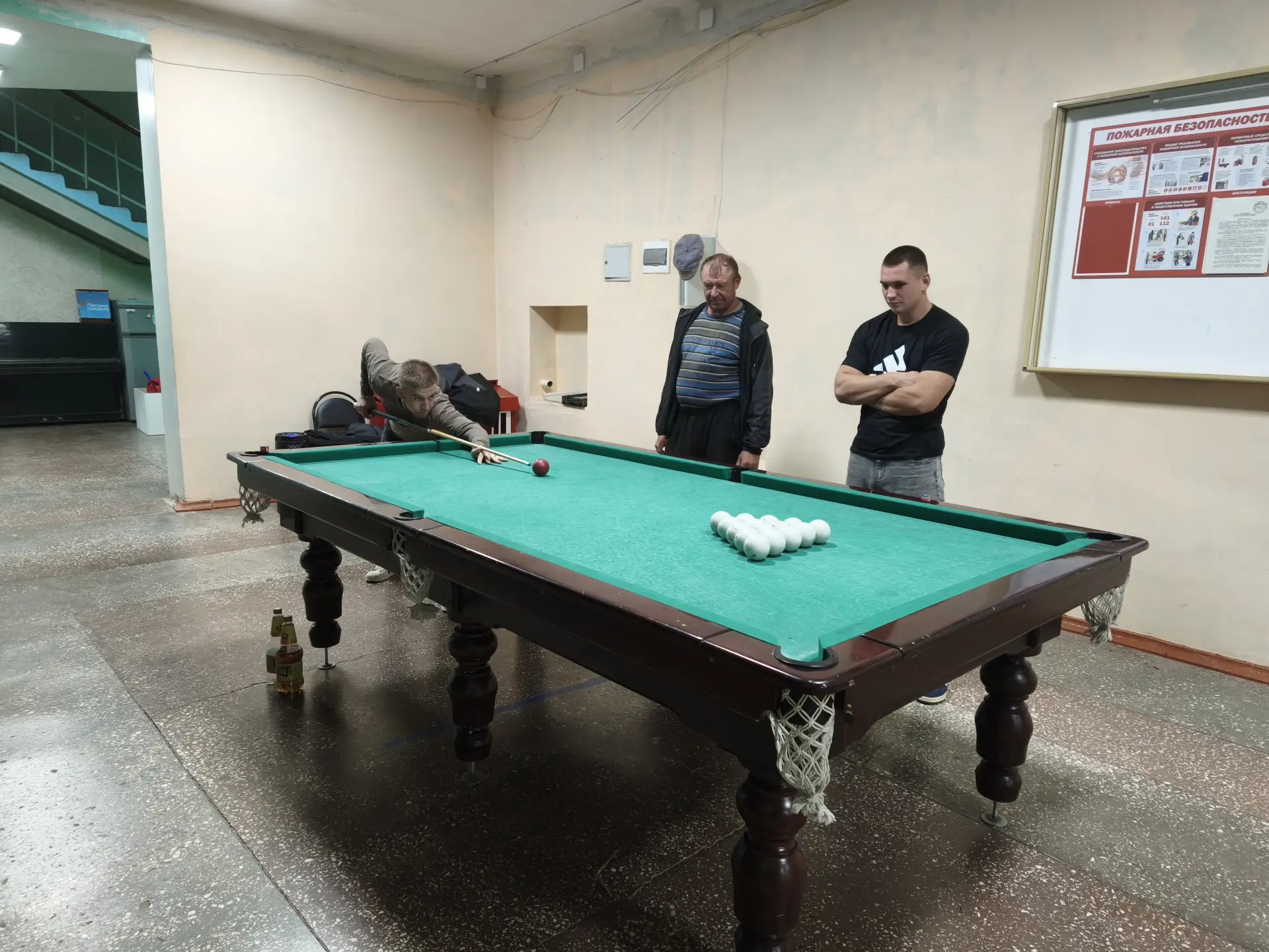 В Калитвенском центре культуры и спорта прошла игра в бильярд. Игра в бильярд развивает...