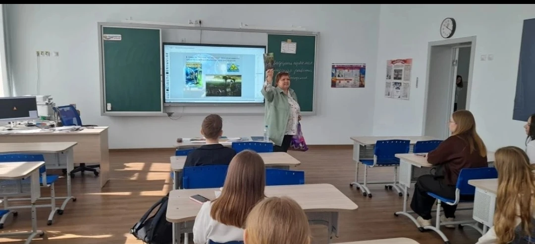 Фантастика, которая предсказала будущее! ✨ Последний урок в 10 А классе был посвящён удивительному м