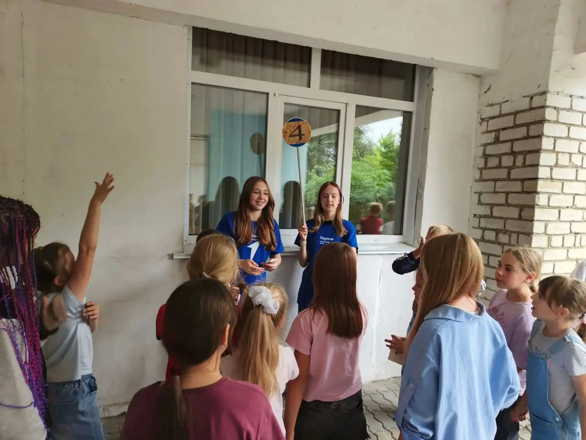 День российского кино — отличный повод превратить обычный лагерный день в настоящий кин...