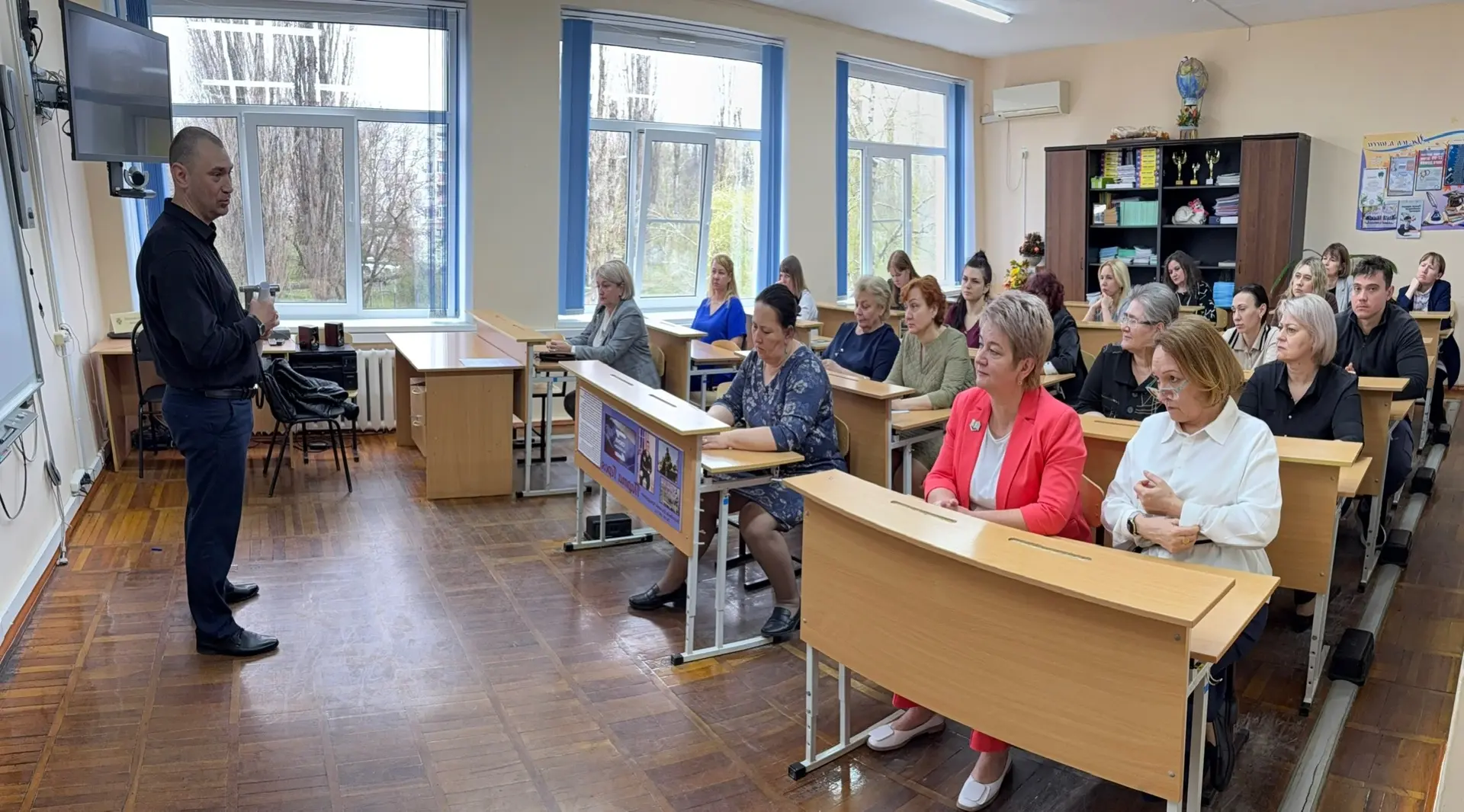 🛑 Вчера в гимназии прошло важное профилактическое мероприятие. Его провёл заместитель начальника отд