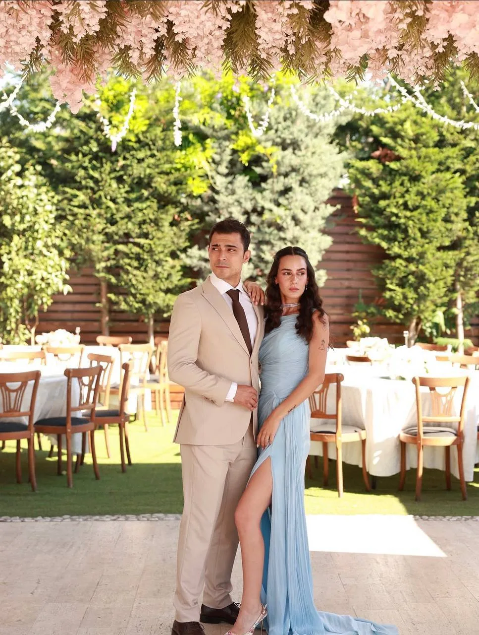 💍 Догач Йылдыз объявил о помолвке

Исполнитель роли Мустафы в сериале «Розы и Грехи»
 поделился рад