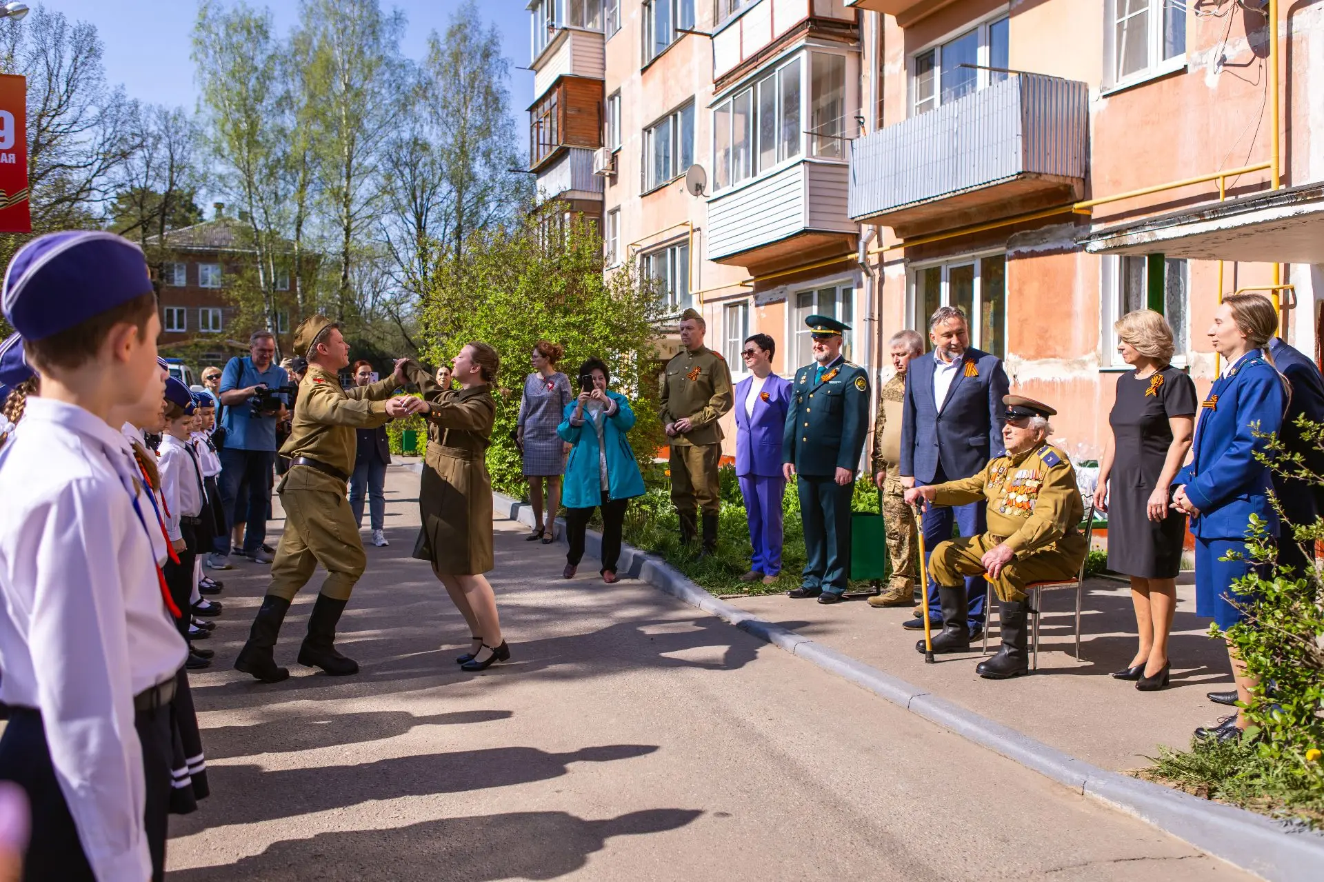 При поддержке Единой России в Домодедове прошла акция «Парад в каждый двор»  Первый «Парад в каждый 