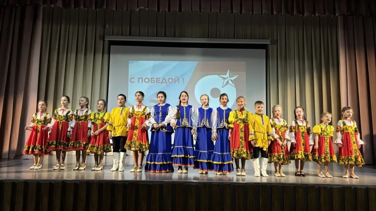 🎗️Праздник со слезами на глазах: в нашей школе прошёл торжественный концерт к 9 Мая  В преддверии Дн