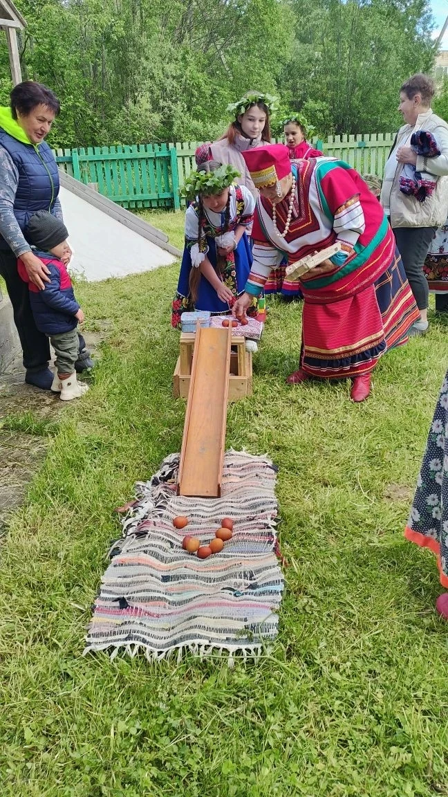 Троица в селе Климов Завод. Традиционный праздник прошел на площадке около избы народны...