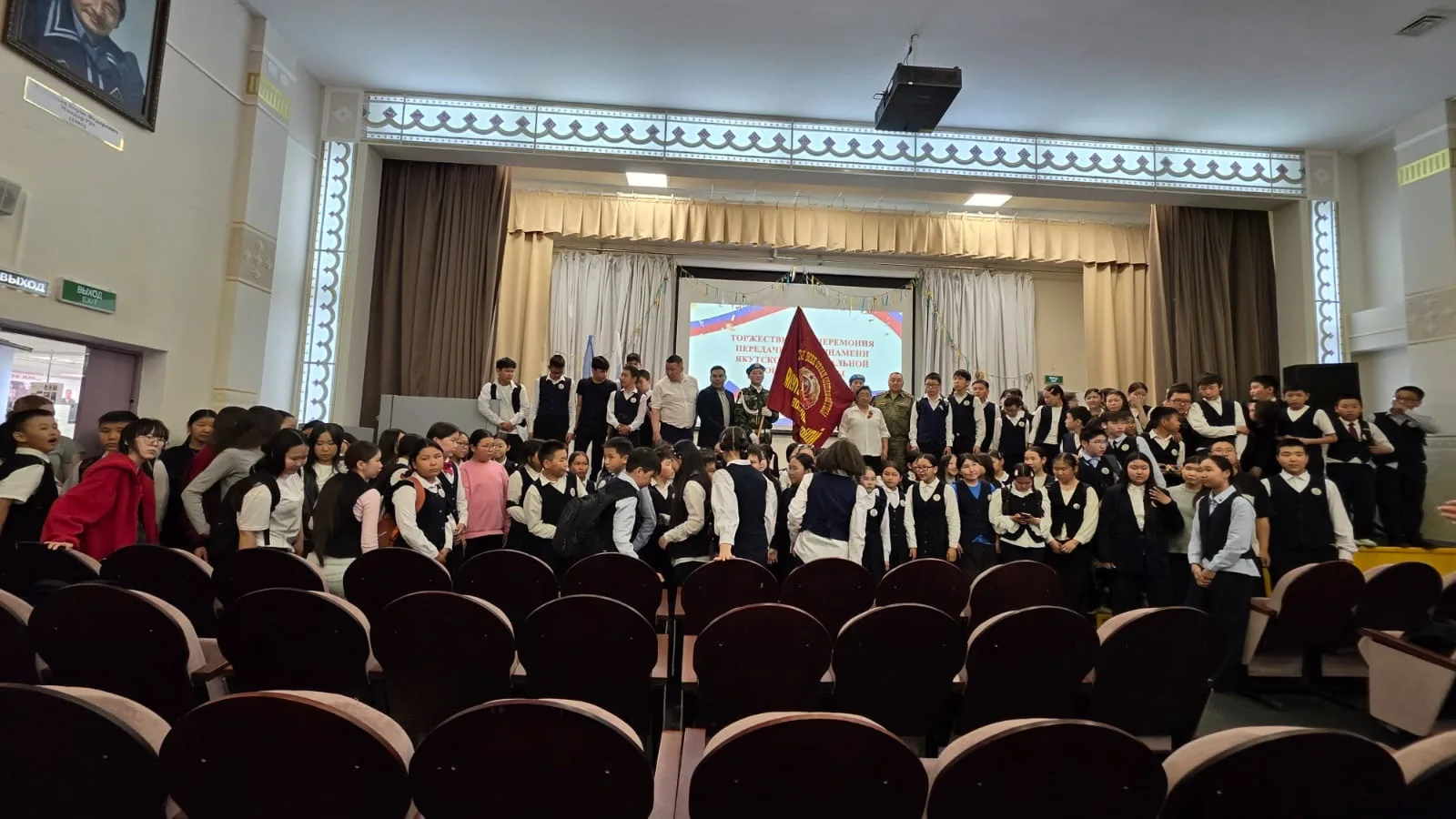 🚩Байыаннай оскуола знамятын куопуйата – Тааттаҕа  Былатыан Ойуунускай тэрийбит бастакы саха национал