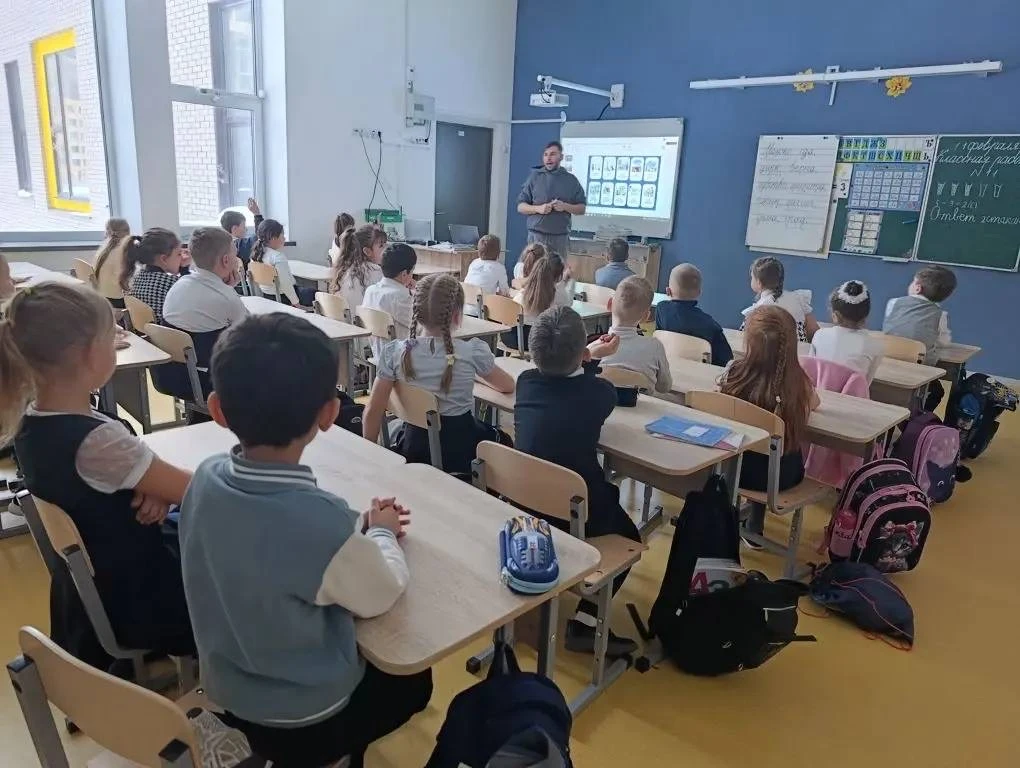 У нас в 1 к случилось настоящее научное приключение! ✨  💡12 февраля 2026 года ребята собрались на ма