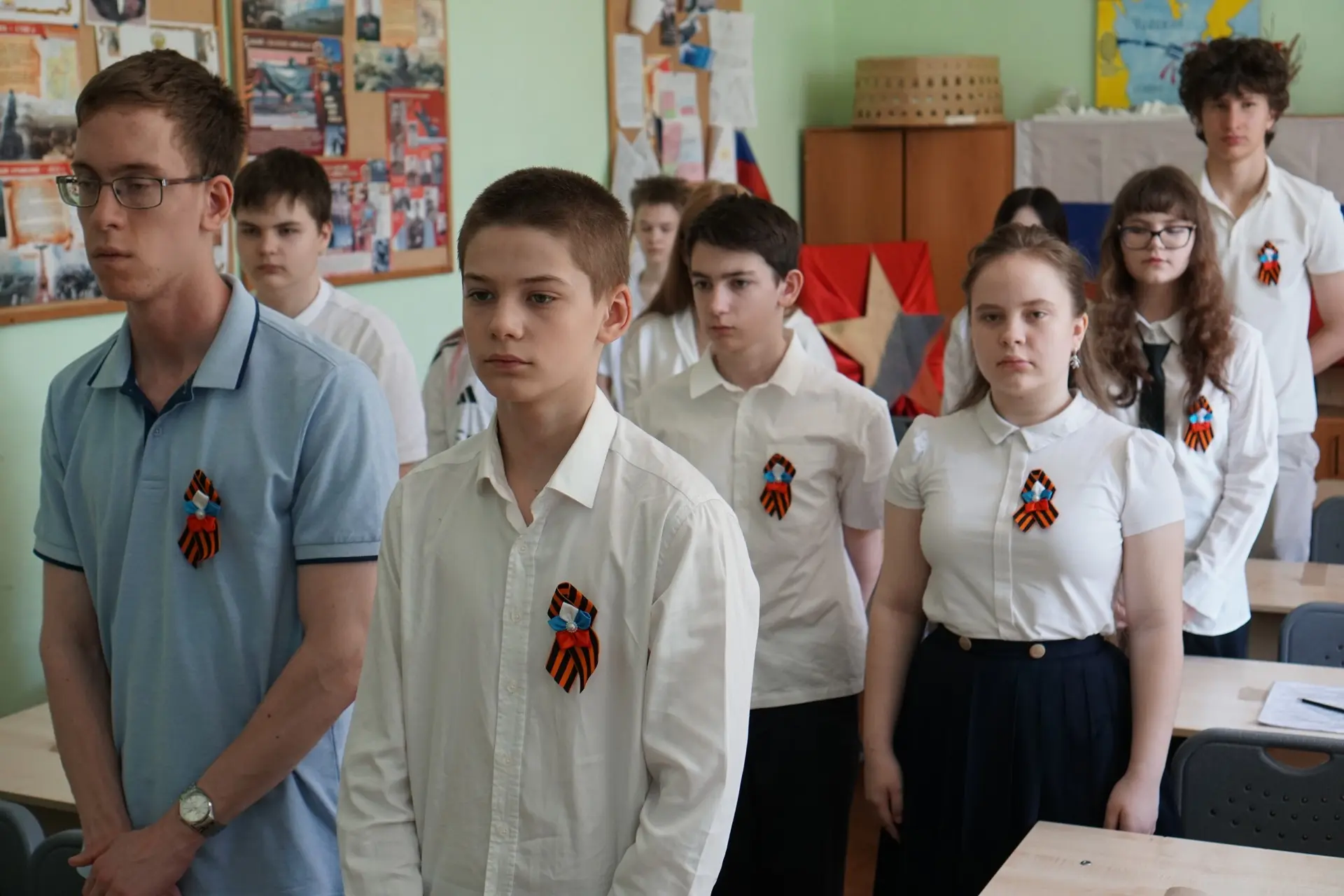 🕯️ Народное ополчение: подвиг, который нельзя забыть  Сегодня, 8 мая 2026 года, тысячи московских шк