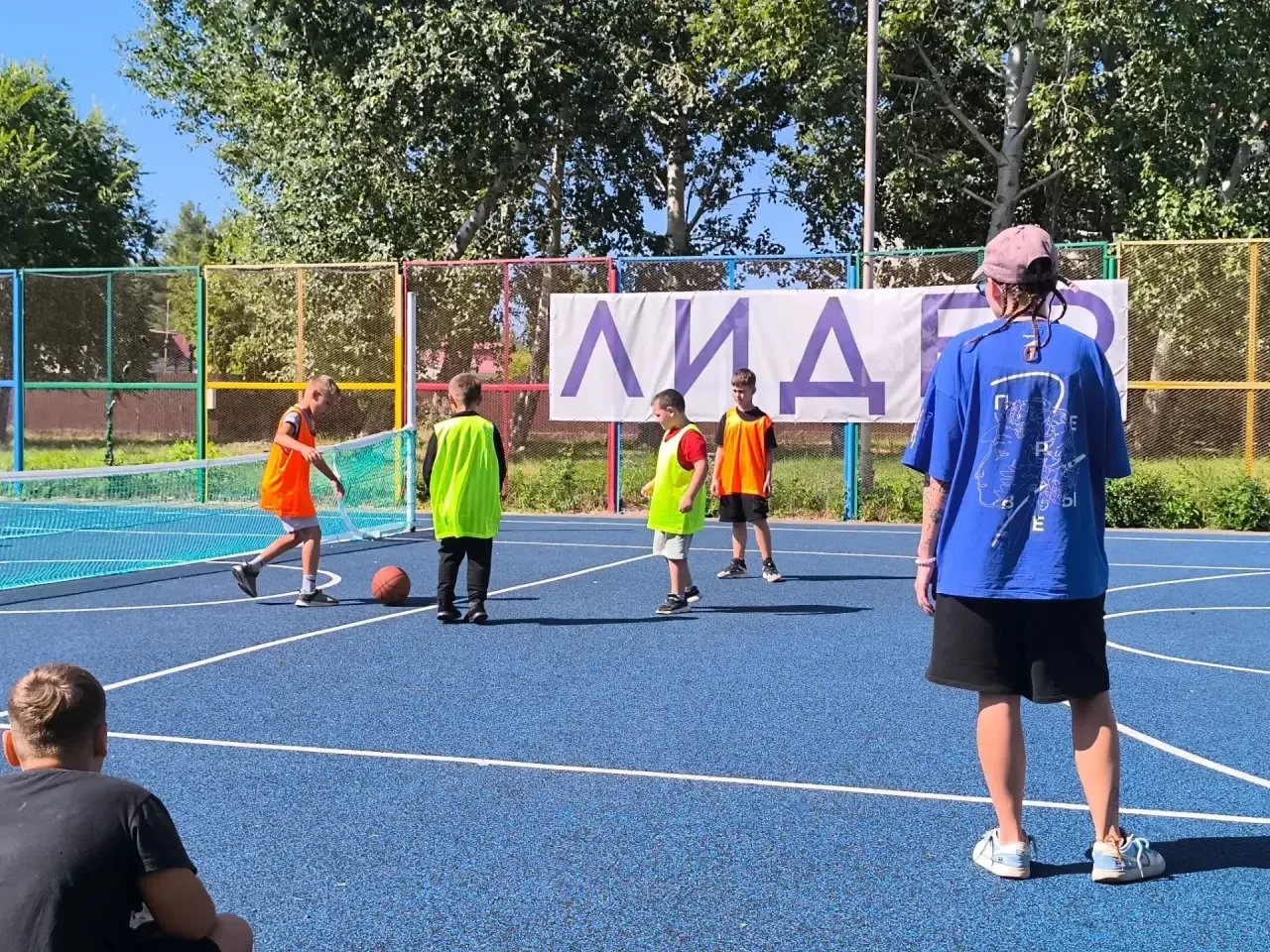 🏀Олимпиада Лидер в разгаре. Сегодня ребята соревнуются в дисциплине «Стритбол»