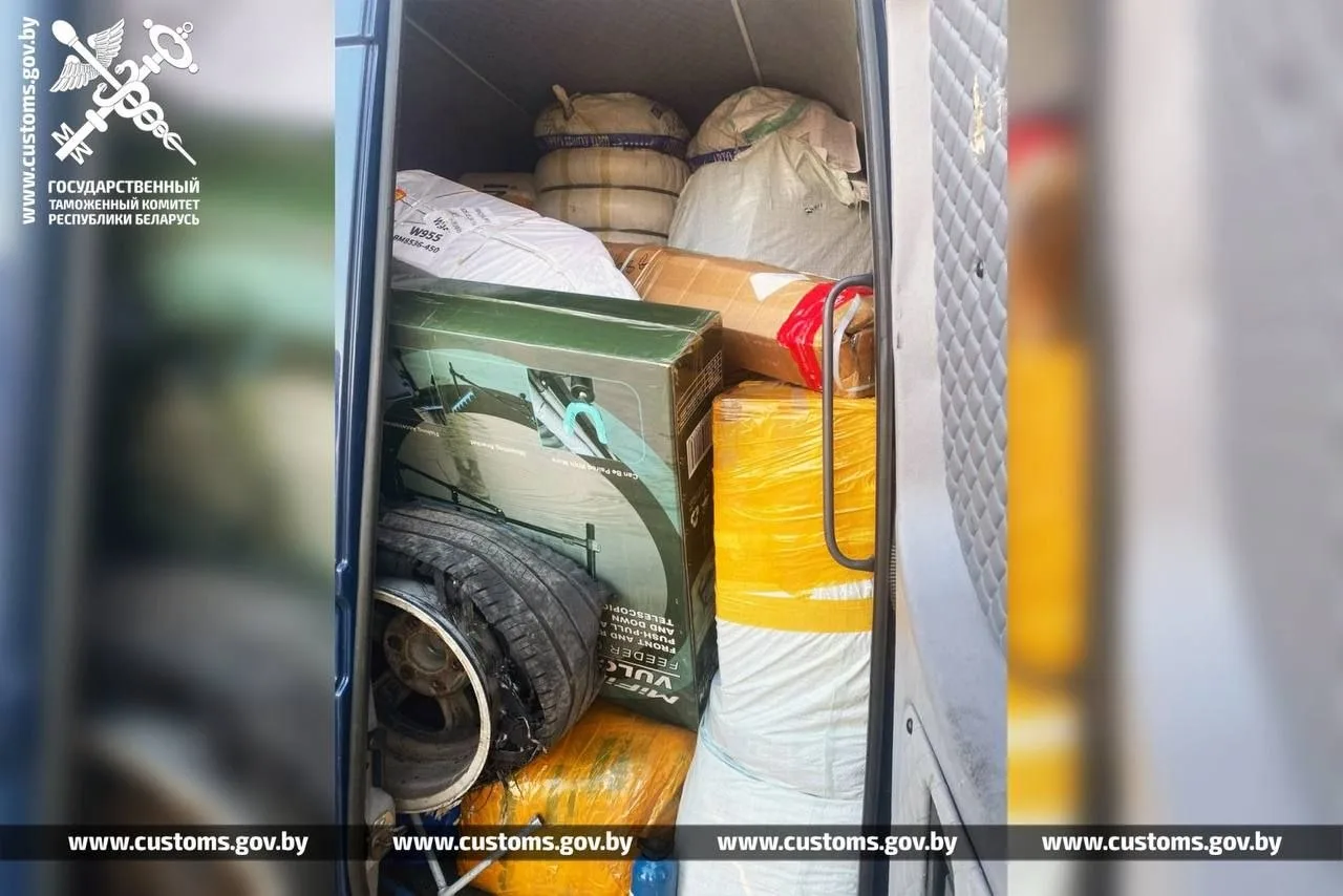 Оперативники белорусской таможни снова поймали российскую фуру с незаконно перевозимыми...