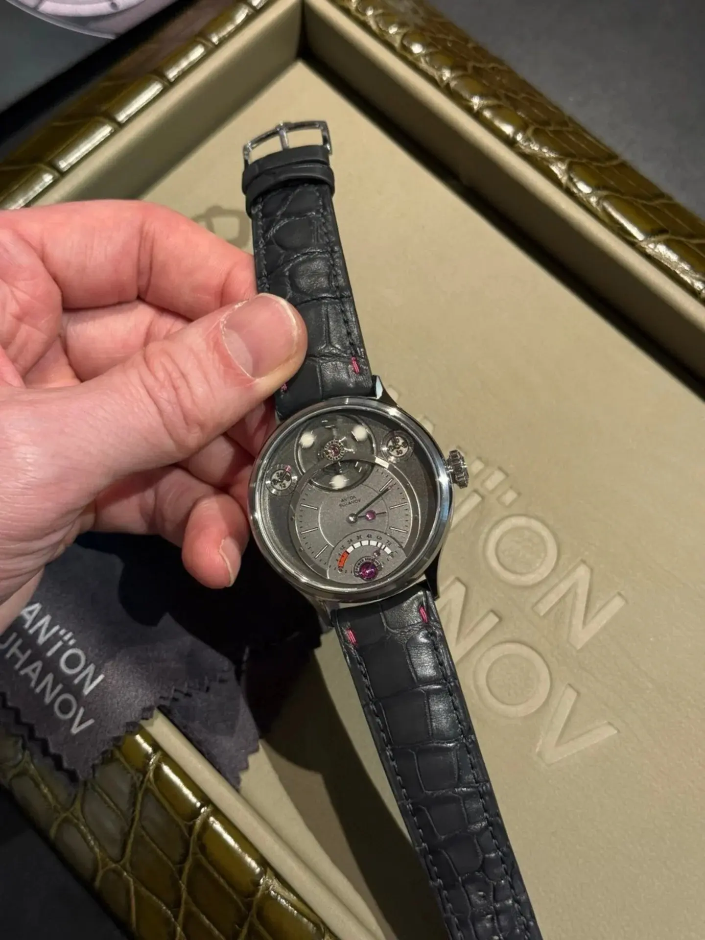 Masters of Horology в Женеве приближается к своей середине, и впереди ещё три дня удиви...