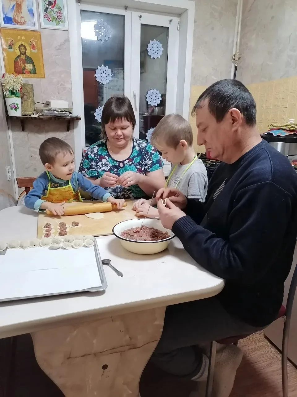 Сегодня в фоточеллендже "Вкусная география" следующие герои - семья Борцовых. Они предл...