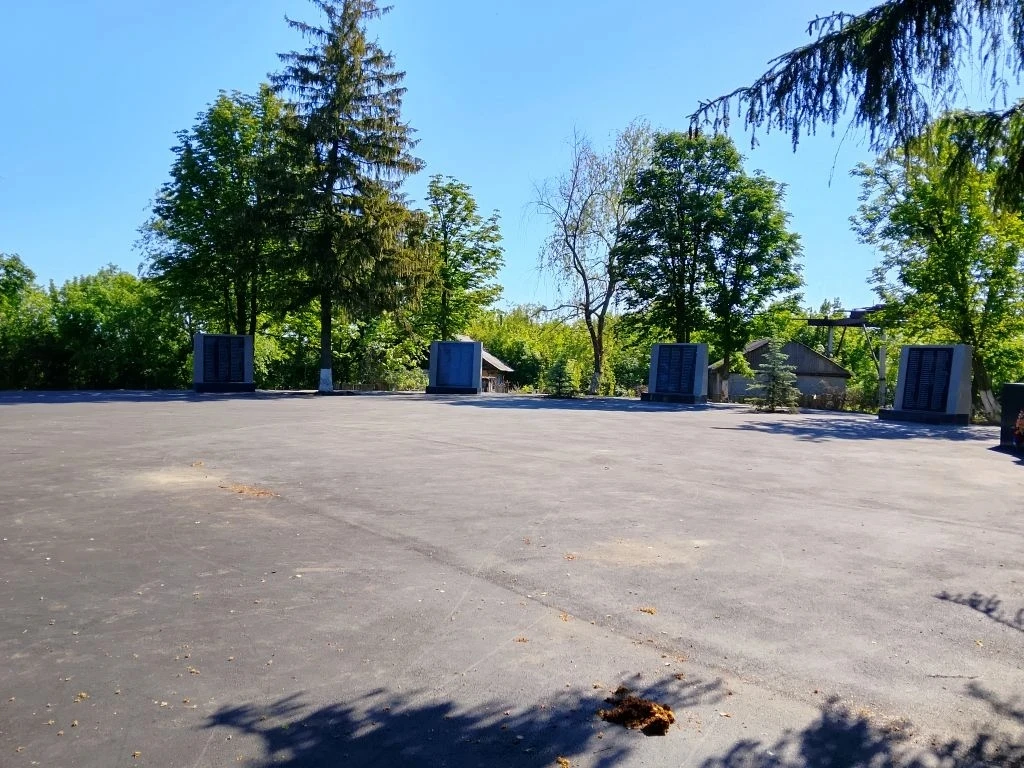 Благоустройство парка Победы с.Белогорье продолжается.