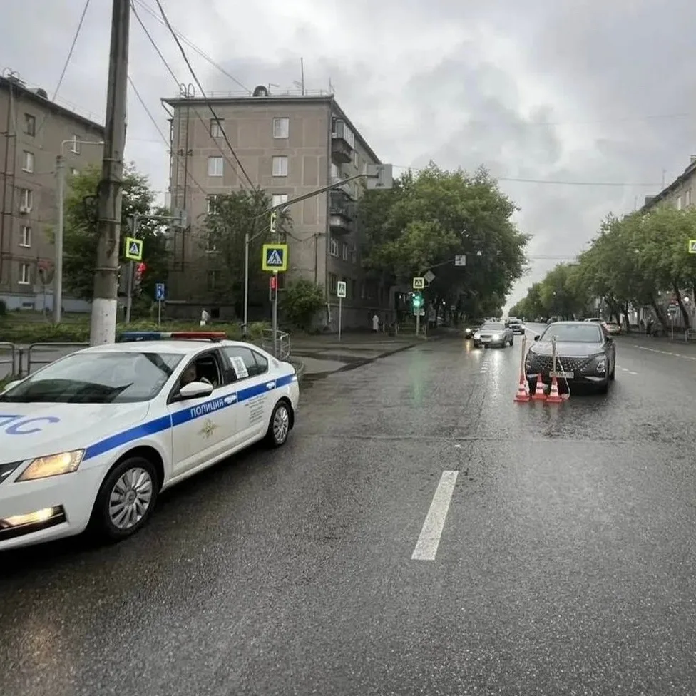 😐 Автомобиль сбил пешехода на «зеленый»