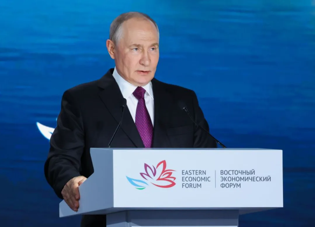 Президент Владимир Путин в рамках ВЭФ-2026 назвал Дальний Восток и Арктику зонами актив...