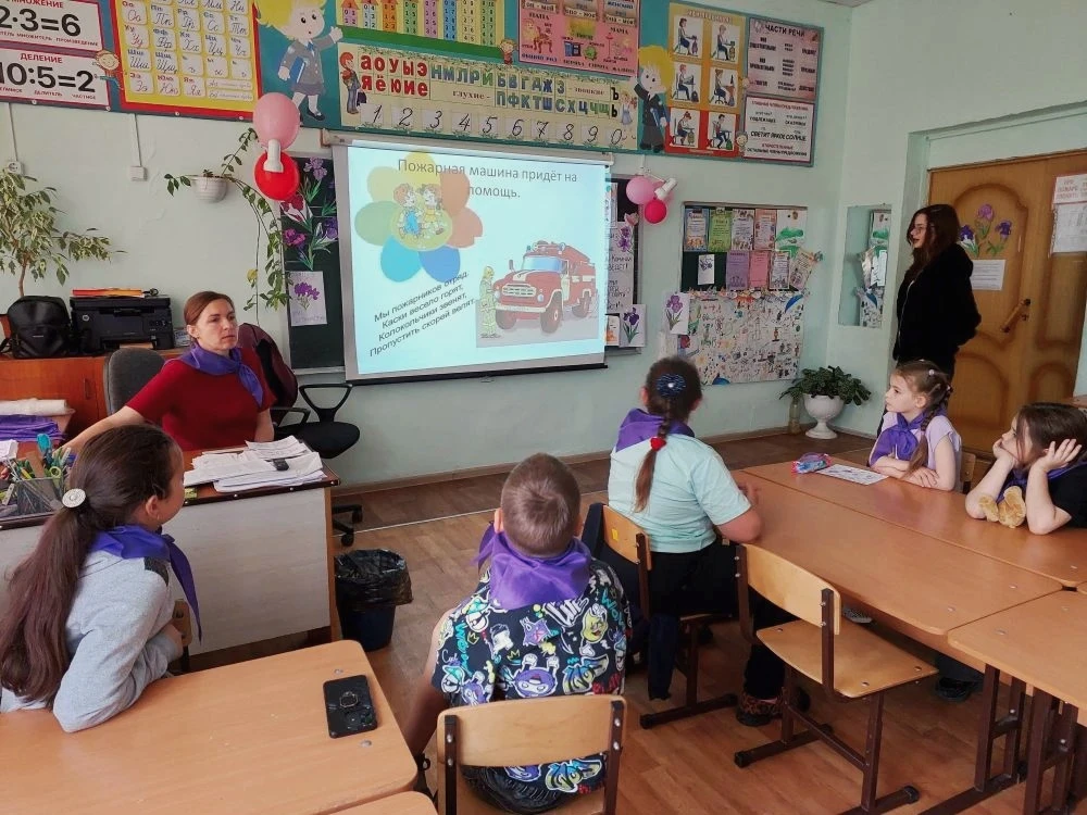 🌈👧🚫🔥 #БезопасноеЛето - так началось утро в "Кавалеровской радуге"! В отрядах прошли важные бесед