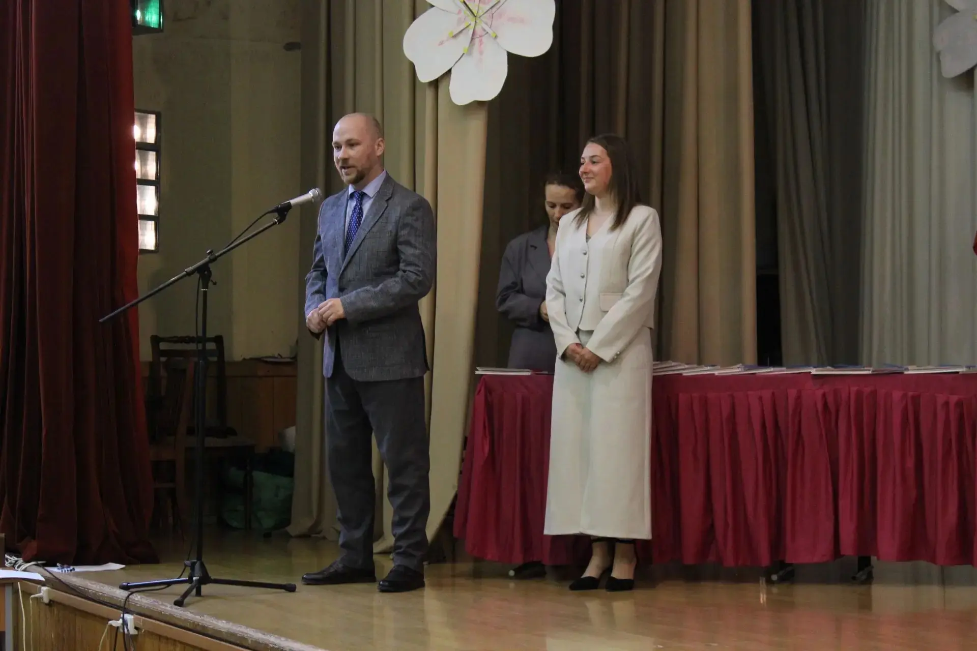 🎓24 июня в нашей школе состоялась церемония вручения аттестатов о среднем общем образовании!

✨ Осо