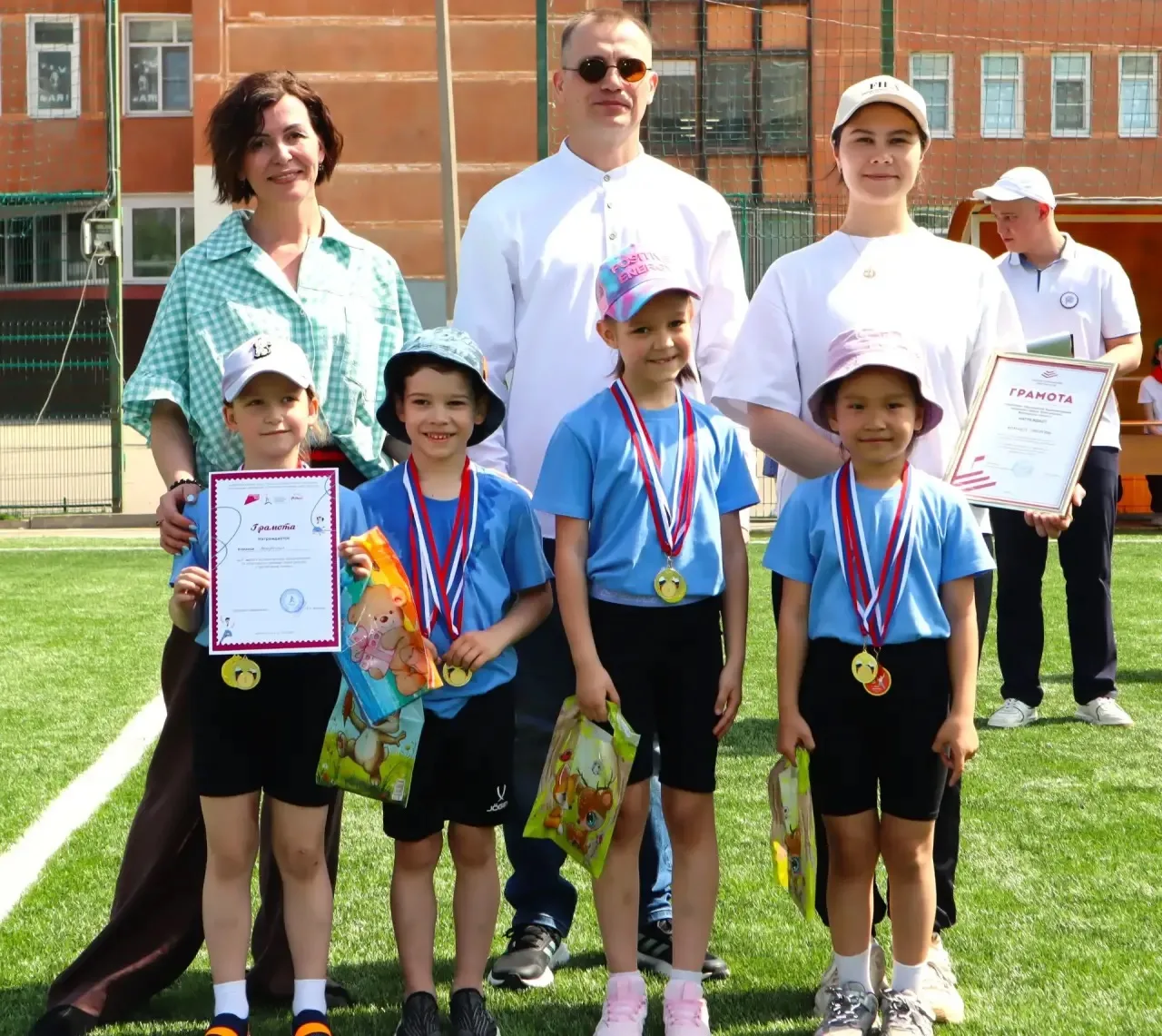 🏃🤸«ПРЫГАЙ ВЫШЕ ГОЛОВЫ»  📍На футбольном поле школы №11 царила атмосфера радости, спортивного задора и
