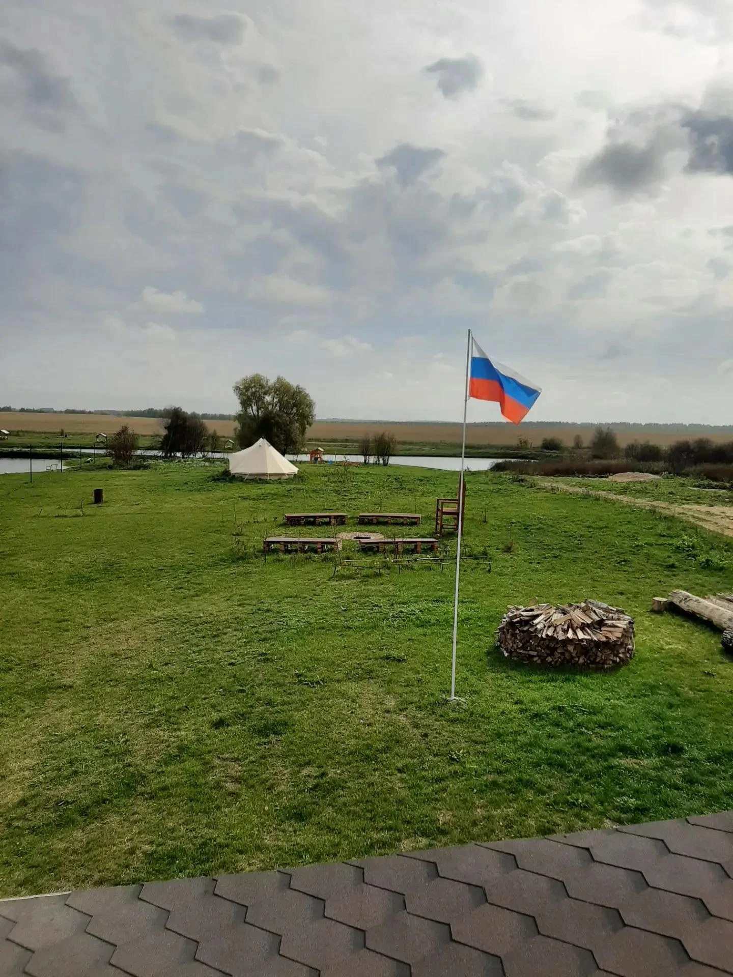 Несколько лет назад перед нашим взором открывалось заросшее поле и кучи мусора. Идея жи...