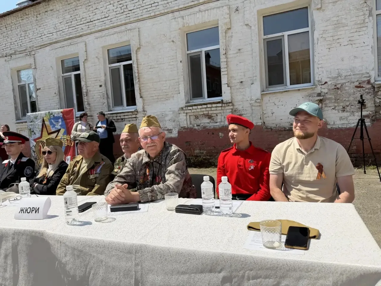 В нашей школе прошёл смотр строя и песни, приуроченный к 81-й годовщине Великой Победы 🇷🇺  В преддве
