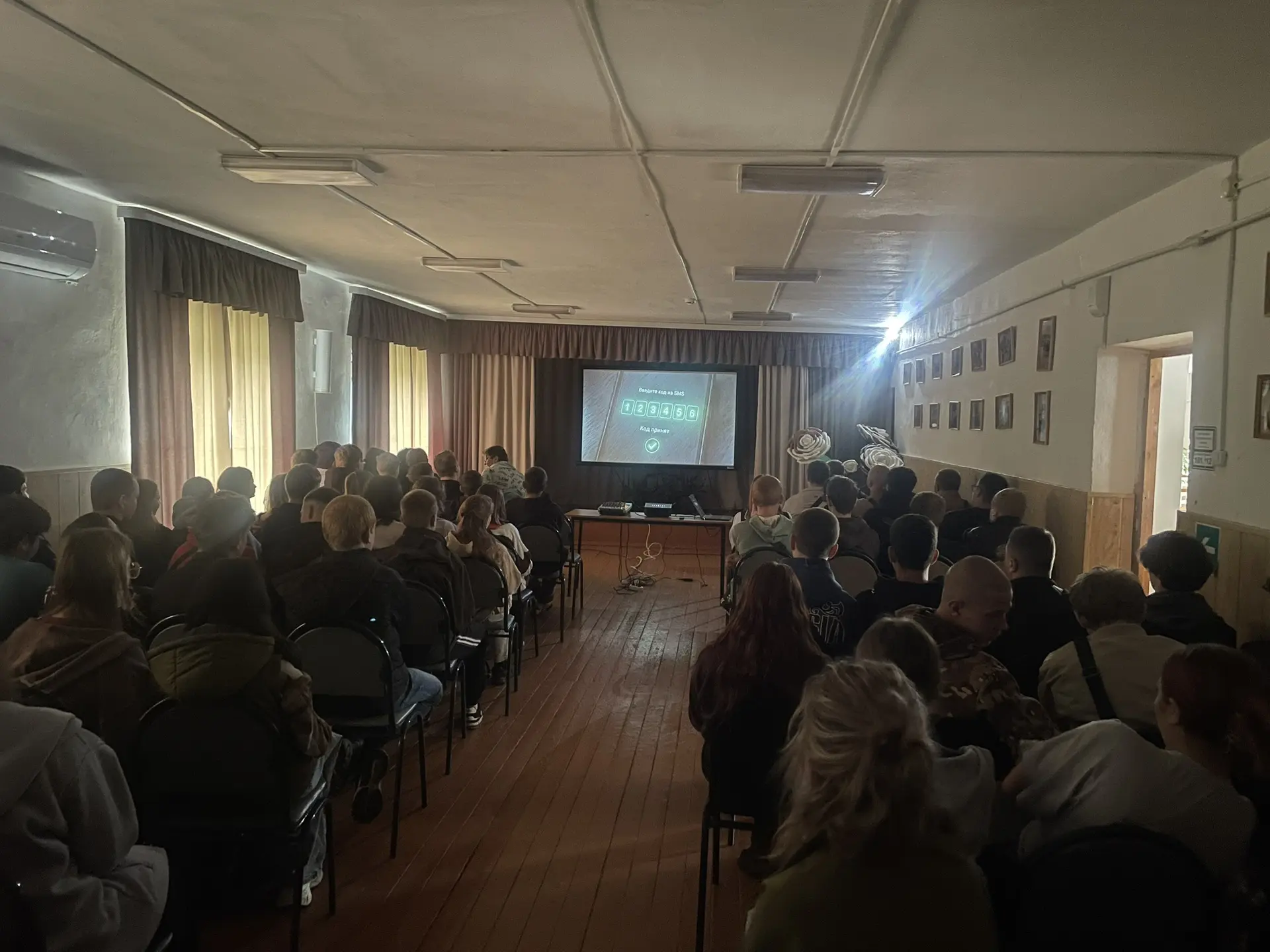 В ГБПОУ КК «НМТ» МБУК КДЦ «Кинотеатр Кубань» провёл тематический кинопоказ для подраста...