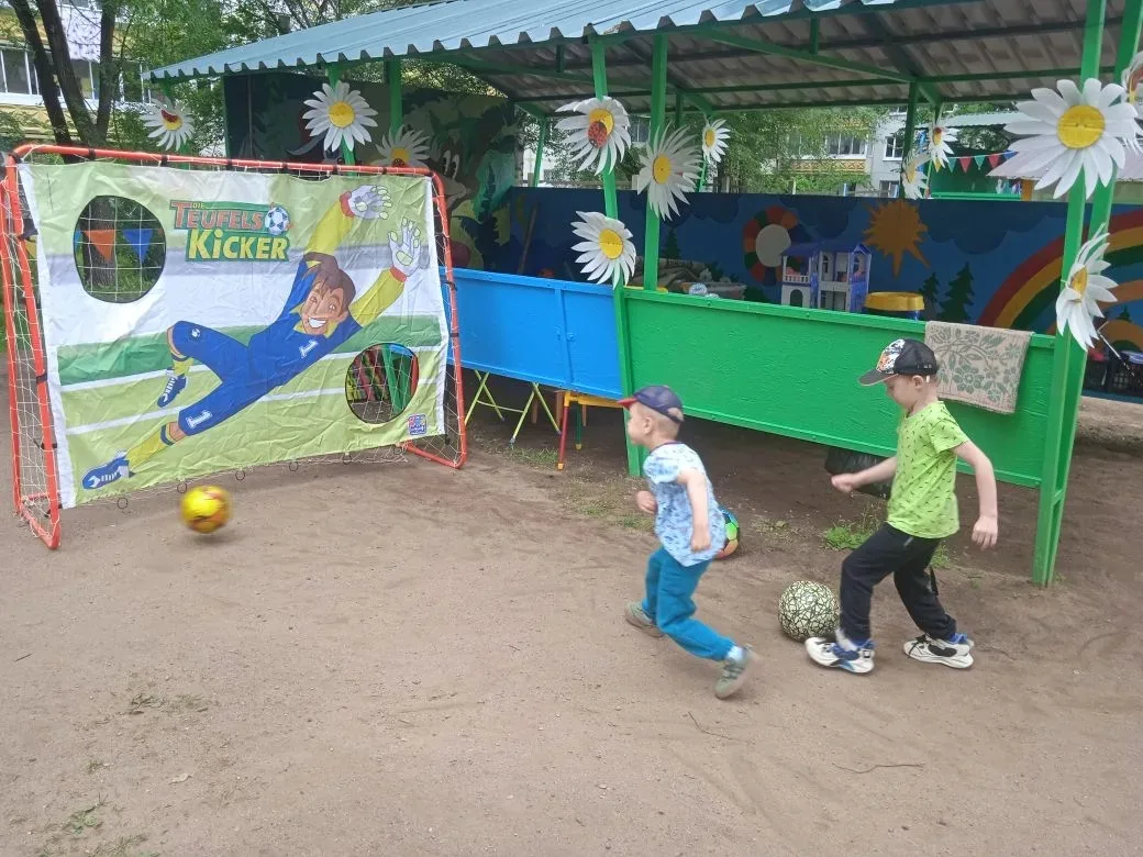 Летние игры и забавы☀️

Столько разных игр и разлечений у ребят из группы 8. 

Новые футбольные воро