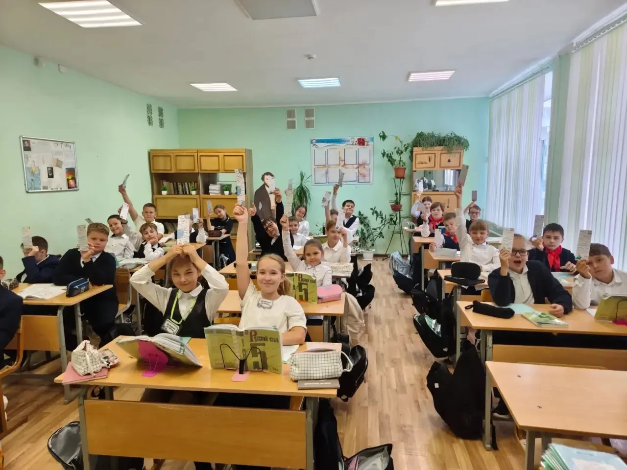 8 сентября, в Международный день грамотности, классный руководитель Сергеева Ю. О. разд...