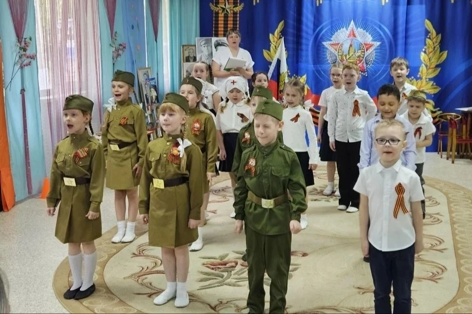 Сегодня в нашем детском саду было по-особенному торжественно! 👧🏻🧑🏼🕊

Наши маленькие звёздочки в