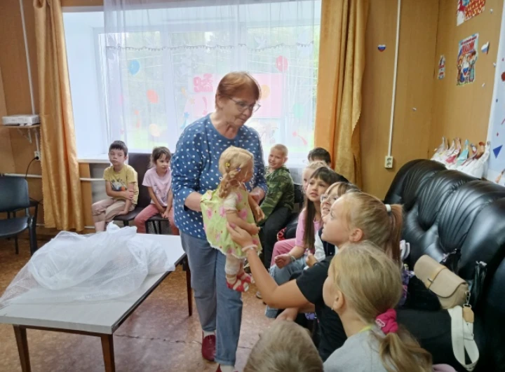 📢В нашем лагере прошла незабываемая встреча с удивительным коллекционером кукол Ириной...